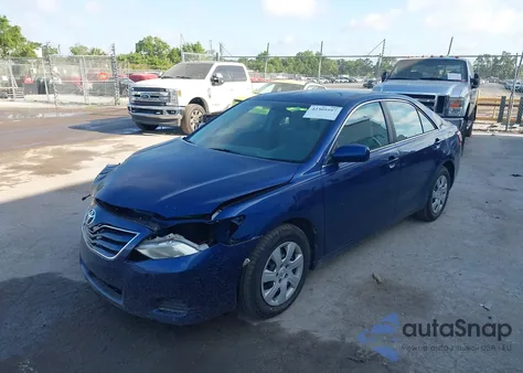 2010 Toyota Camry Le z USA, uszkodzony, nr VIN 4T1BF3EK3AU521156